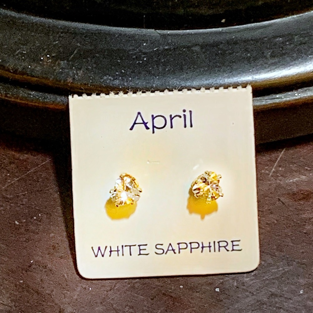 NWT ❤️Gold plated crystal heart studs for birthday month. APRIL